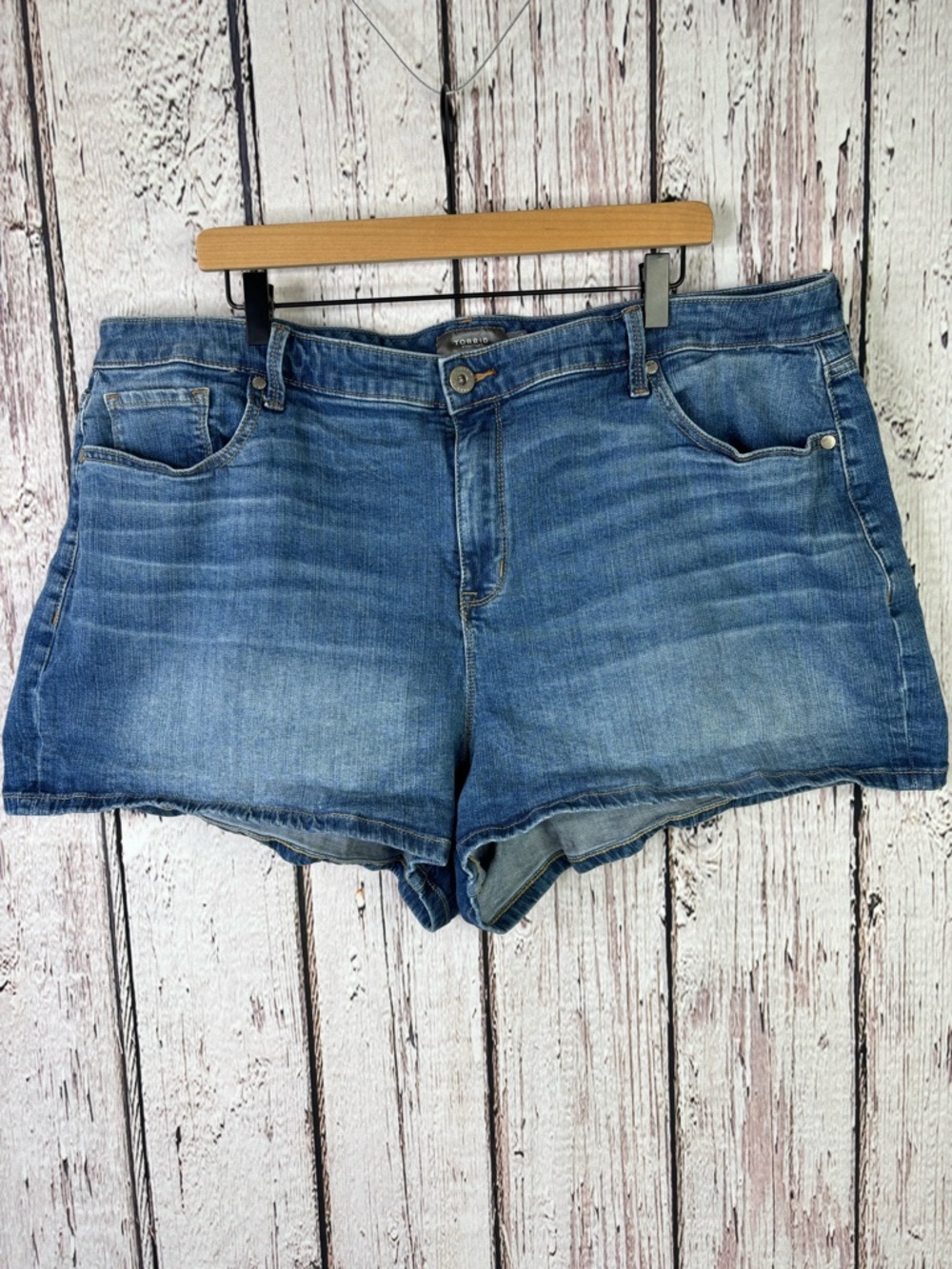 Torrid Plus Size 20 Denim Shorts High-Rise Medium Wash 3”‎ Inseam Short Pockets